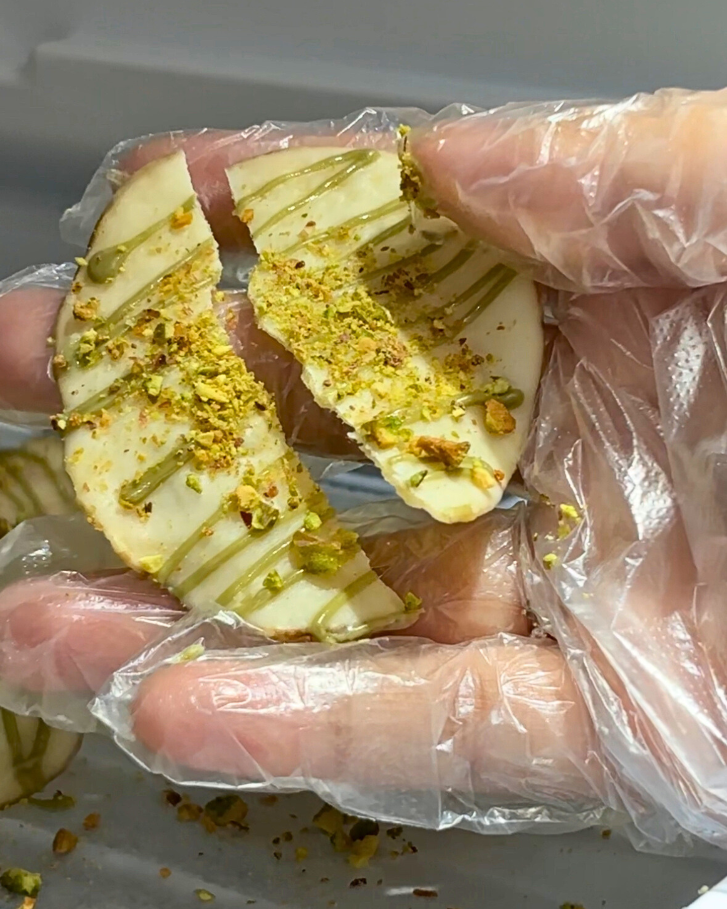 (PRE-ORDER) Chocolate Crunchy Pistachio Chips