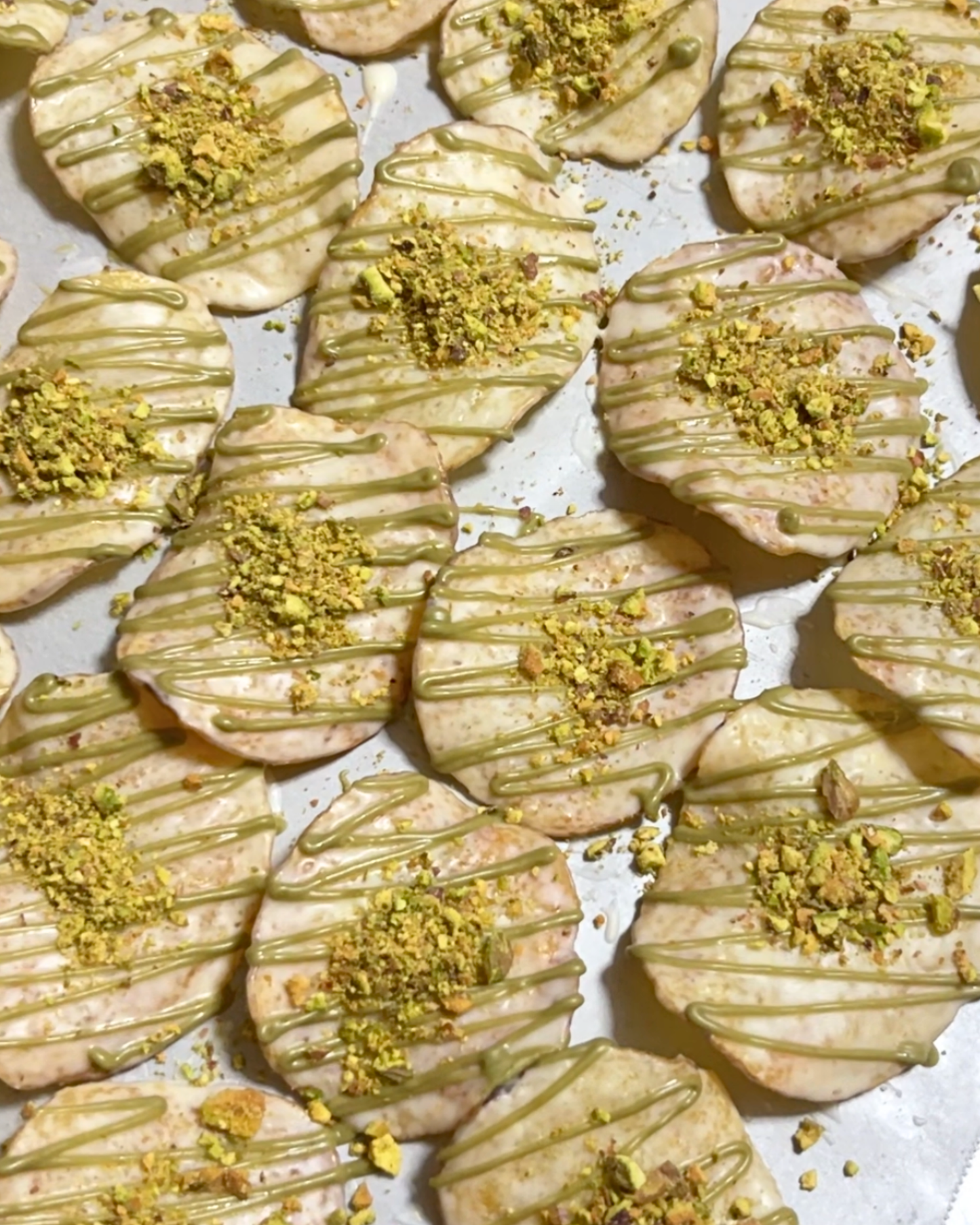 (PRE-ORDER) Chocolate Crunchy Pistachio Chips
